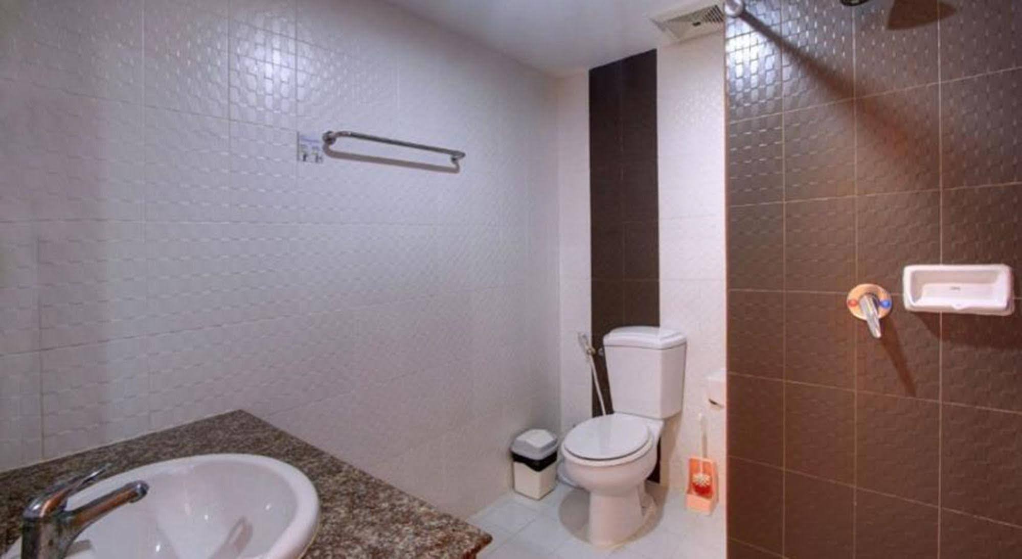 The Galiness International Backpacker Hostel Phuket Patong Екстер'єр фото