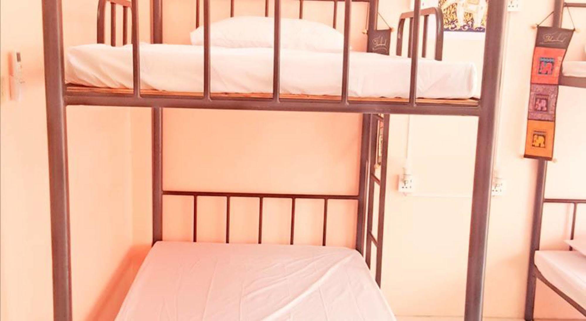 The Galiness International Backpacker Hostel Phuket Patong Екстер'єр фото